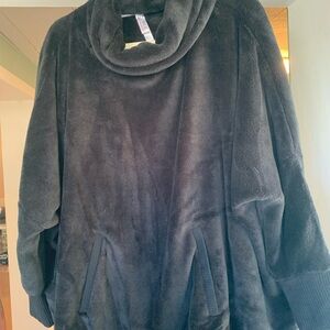 New with tag Black Cowl Neck Women's loungewear top turtleneck black by HUE